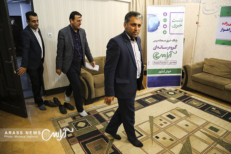 گزارش تصویری / نشست خبری اسکندر لطفعلی زاده عضو شورای اسلامی کلانشهر اهواز در تحریریه آراس