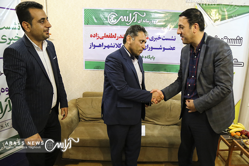 گزارش تصویری / نشست خبری اسکندر لطفعلی زاده عضو شورای اسلامی کلانشهر اهواز در تحریریه آراس
