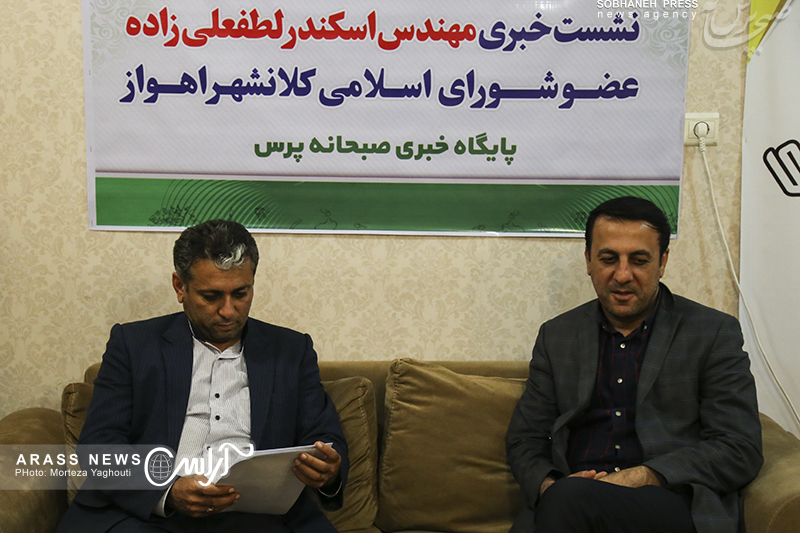 گزارش تصویری / نشست خبری اسکندر لطفعلی زاده عضو شورای اسلامی کلانشهر اهواز در تحریریه آراس