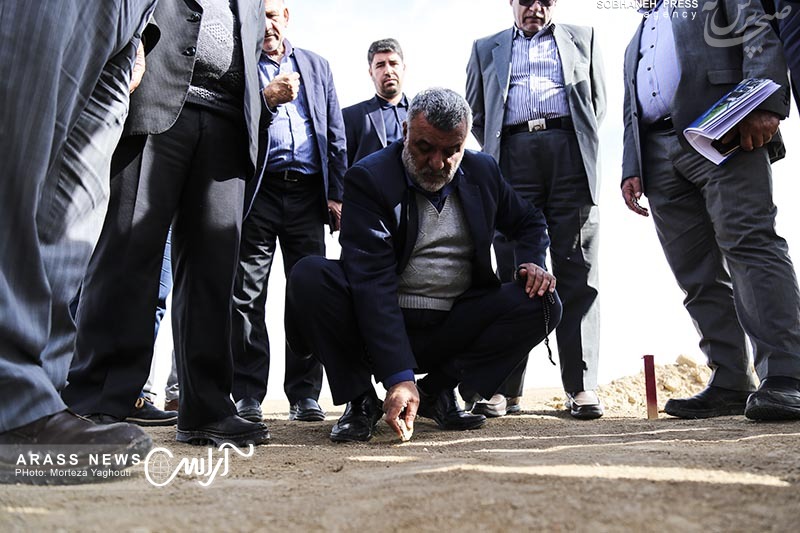 گزارش تصویری / بازدید وزیر جهاد کشاورزی از روند احیای تالاب منصوره و کانال آبرسانی به کانون های ریزگرد