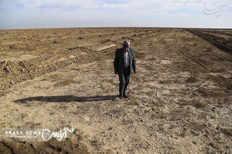 گزارش تصویری / بازدید وزیر جهاد کشاورزی از روند احیای تالاب منصوره و کانال آبرسانی به کانون های ریزگرد