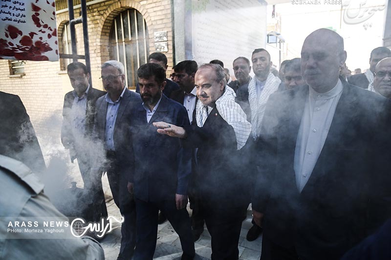 گزارش تصویری : ادای احترام وزیر ورزش و جوانان و روسای فدراسیون های ورزشی به مقام شامخ شهدای مظلوم هویزه و دیدار با نماینده ولی فقیه در استان