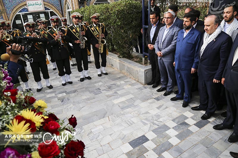 گزارش تصویری : ادای احترام وزیر ورزش و جوانان و روسای فدراسیون های ورزشی به مقام شامخ شهدای مظلوم هویزه و دیدار با نماینده ولی فقیه در استان