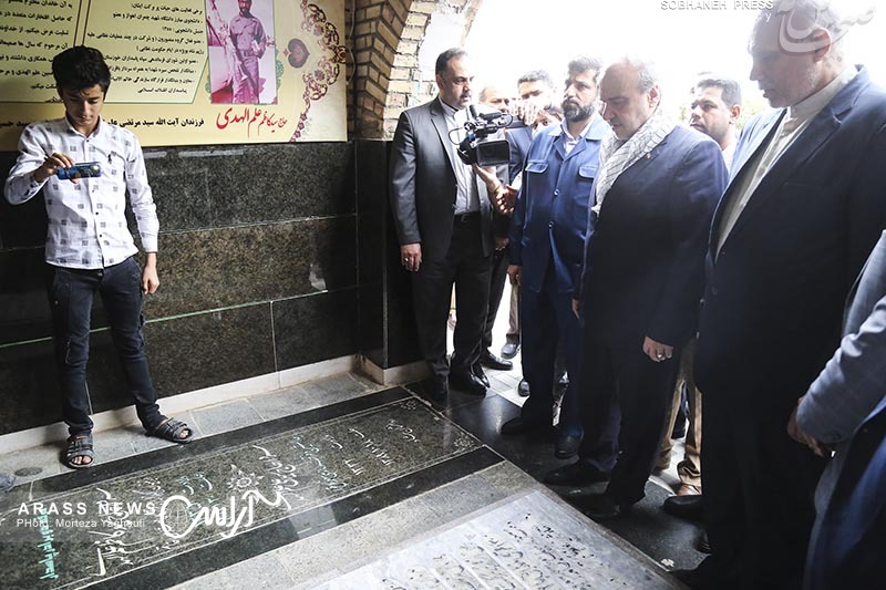 گزارش تصویری : ادای احترام وزیر ورزش و جوانان و روسای فدراسیون های ورزشی به مقام شامخ شهدای مظلوم هویزه و دیدار با نماینده ولی فقیه در استان