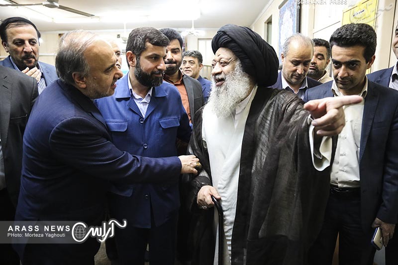 گزارش تصویری : ادای احترام وزیر ورزش و جوانان و روسای فدراسیون های ورزشی به مقام شامخ شهدای مظلوم هویزه و دیدار با نماینده ولی فقیه در استان
