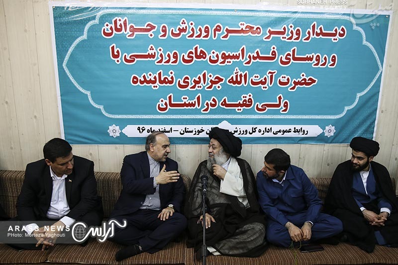 گزارش تصویری : ادای احترام وزیر ورزش و جوانان و روسای فدراسیون های ورزشی به مقام شامخ شهدای مظلوم هویزه و دیدار با نماینده ولی فقیه در استان