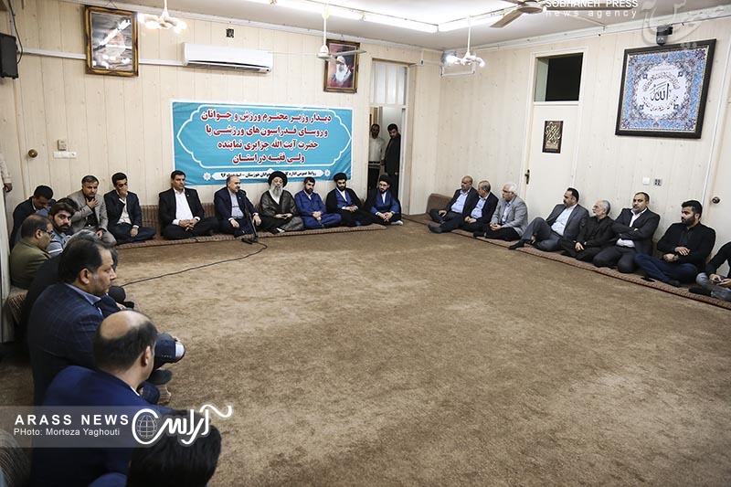 گزارش تصویری : ادای احترام وزیر ورزش و جوانان و روسای فدراسیون های ورزشی به مقام شامخ شهدای مظلوم هویزه و دیدار با نماینده ولی فقیه در استان