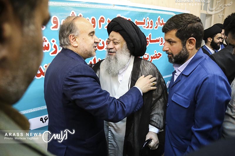 گزارش تصویری : ادای احترام وزیر ورزش و جوانان و روسای فدراسیون های ورزشی به مقام شامخ شهدای مظلوم هویزه و دیدار با نماینده ولی فقیه در استان