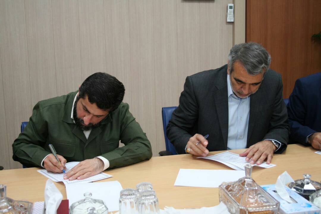 تفاهمنامه ساخت 300 کلاس درس در مناطق محروم استان خوزستان جهت از میان برداشتن مدارس کانکسی به امضا رسید