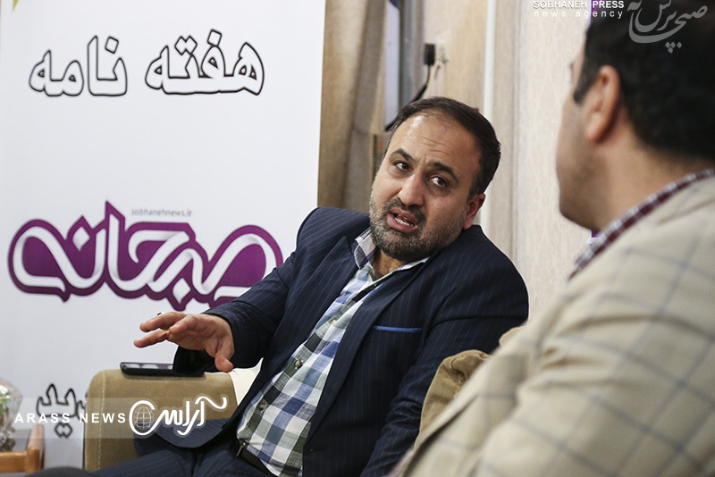 نشست خبری مهندس محمد هادی قنوات عضو کمیسیون عمران شورای اسلامی کلانشهر اهواز در تحریریه آراس