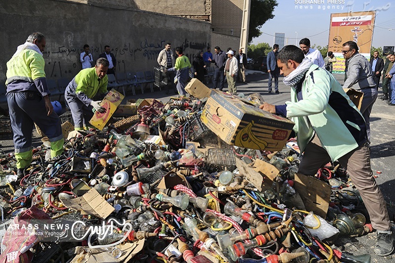 گزارش تصویری / جمع آوری معدوم سازی قلیان توسط شهرداری منطقه 3 اهواز