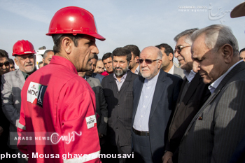 بازدید زنگنه وزیر نفت از واحد صنعتی جهاد دانشگاهی خوزستان در شهرک صنعتی 3 اهواز و امضای قرارداد B.O.O