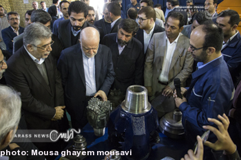 بازدید زنگنه وزیر نفت از واحد صنعتی جهاد دانشگاهی خوزستان در شهرک صنعتی 3 اهواز و امضای قرارداد B.O.O