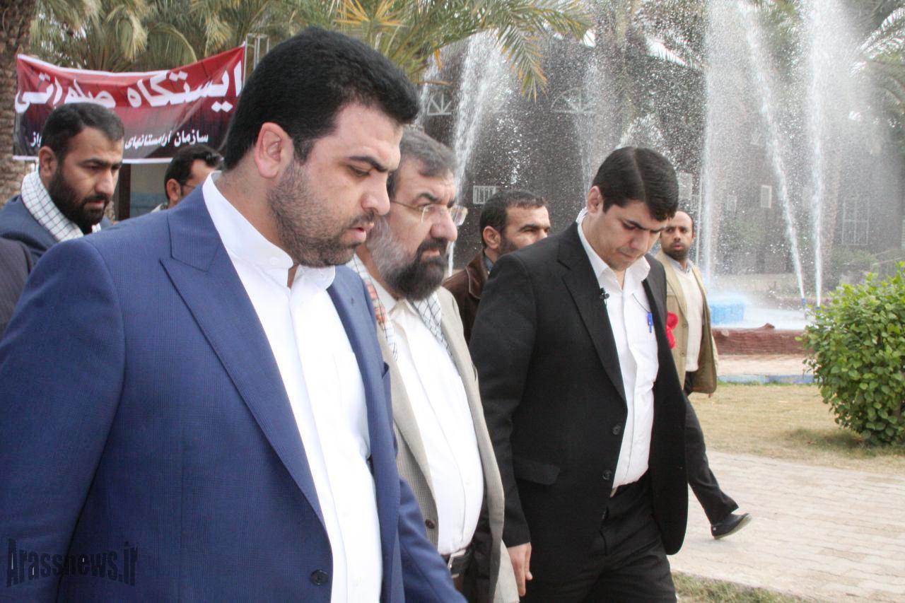 دبیر مجمع تشخیص مصلحت نظام به شهدای هشت سال دفاع مقدس ادای احترام کرد