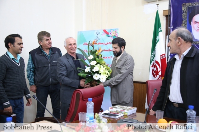 ادیان و اقلیت‌های مذهبی به عنوان ایرانی موحد با صلح و دوستی در کنار هم زندگی می‌کنند