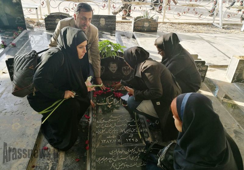 تصاویر/ ادای احترام گروه رسانه ای آراس به شهدای حله و مدافعان حرم و سرداران شهید خوزستان