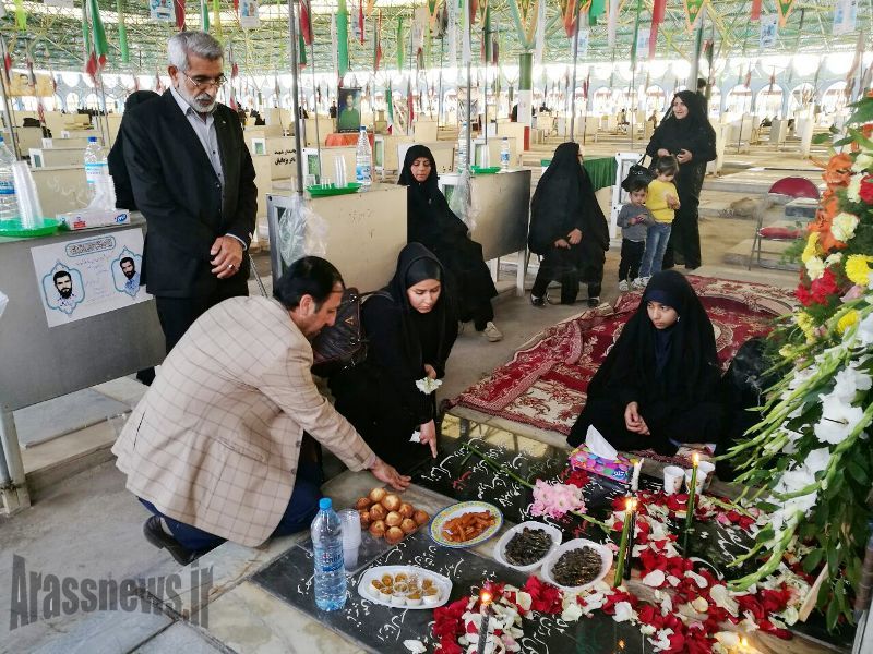 تصاویر/ ادای احترام گروه رسانه ای آراس به شهدای حله و مدافعان حرم و سرداران شهید خوزستان