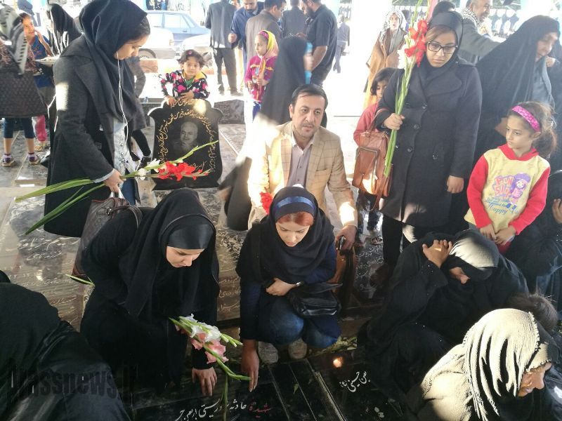 تصاویر/ ادای احترام گروه رسانه ای آراس به شهدای حله و مدافعان حرم و سرداران شهید خوزستان
