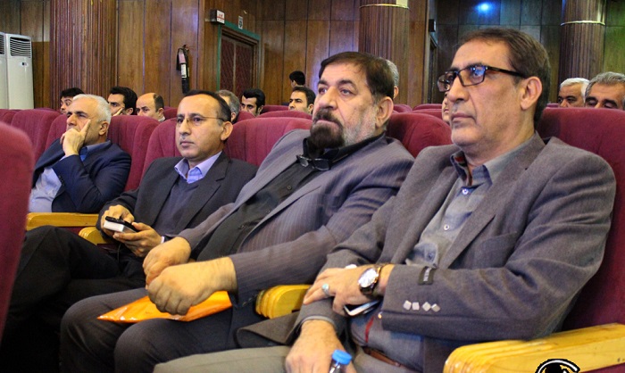 استاندار خوزستان در جشن حماسه انقلاب با فجرآفرینان بختیاری:باید با استفاده از فرصت ها و قابلیت ها و استعدادهای همه اقوام راه توسعه را هموار کرد