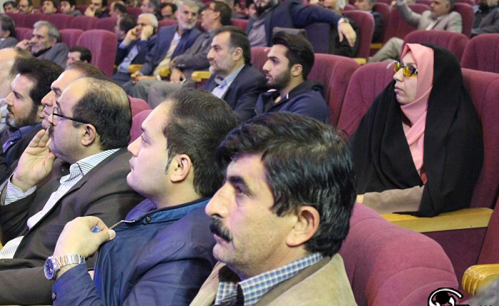 استاندار خوزستان در جشن حماسه انقلاب با فجرآفرینان بختیاری:باید با استفاده از فرصت ها و قابلیت ها و استعدادهای همه اقوام راه توسعه را هموار کرد