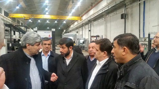 'گزارش تصویری/بازدید استاندارخوزستان و هیات همراه از کارخانه تراکتور سازی و تولید اتوبوس های دورن شهری 