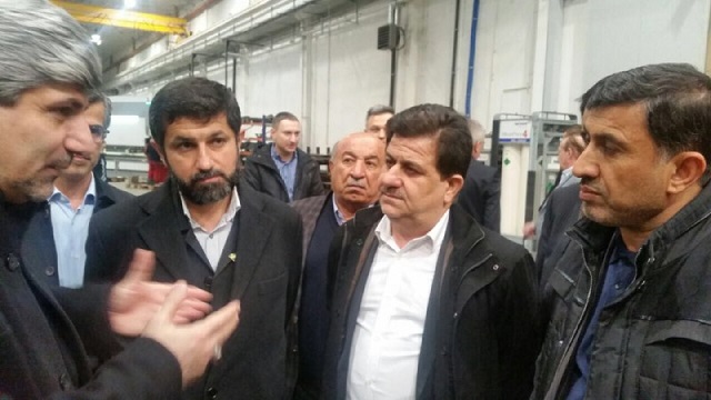 'گزارش تصویری/بازدید استاندارخوزستان و هیات همراه از کارخانه تراکتور سازی و تولید اتوبوس های دورن شهری 