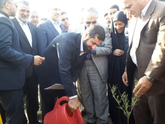 بازدید وزیر کشاورزی و هیئت همراه از منطقه نهال کاری و مرطوب سازی جنوب شرق اهواز