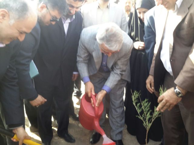بازدید وزیر کشاورزی و هیئت همراه از منطقه نهال کاری و مرطوب سازی جنوب شرق اهواز