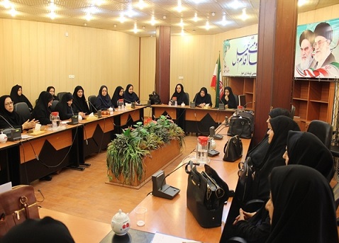 مشاور فرمانداراهواز در امور بانوان تاکید کرد :لزوم بسترسازی برای مشارکت زنان در برنامه های ادارات