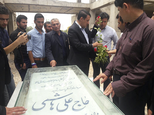 ادای احترام دکتر یوسفی منتخب مردم اهواز به مقام شامخ شهدا + تصاویر ادای احترام دکتر یوسفی منتخب مردم اهواز به مقام شامخ شهدا + تصاویر