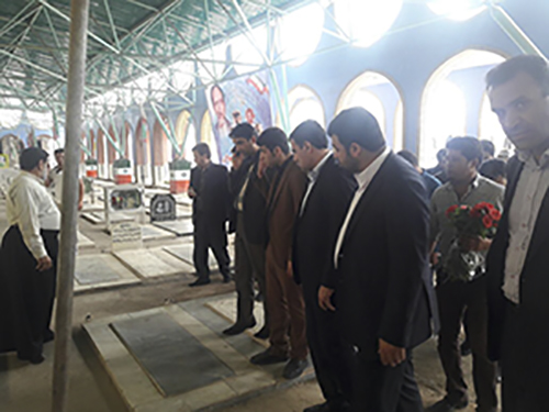 ادای احترام دکتر یوسفی منتخب مردم اهواز به مقام شامخ شهدا + تصاویر ادای احترام دکتر یوسفی منتخب مردم اهواز به مقام شامخ شهدا + تصاویر