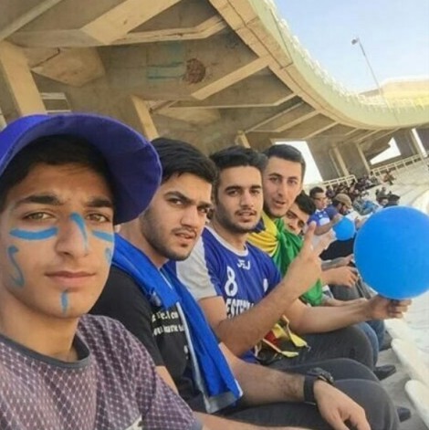 غدیر آبی پوش