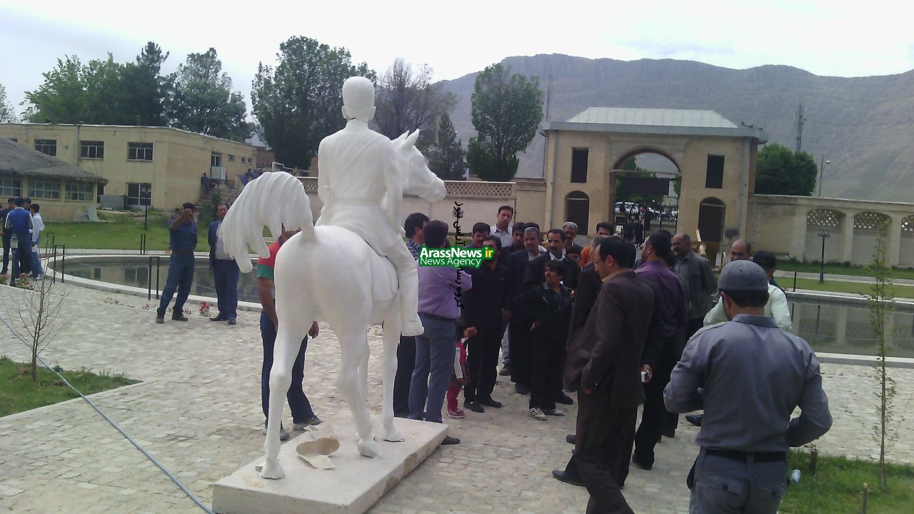 خودسر هایی که مجسمه سردار اسعد را تخریب کردند