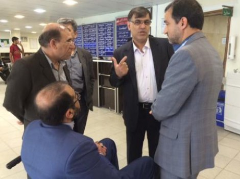 عیادت رئیس دانشگاه علوم پزشکی اهواز  از جانباز قطع نخاعی بستری در بیمارستان