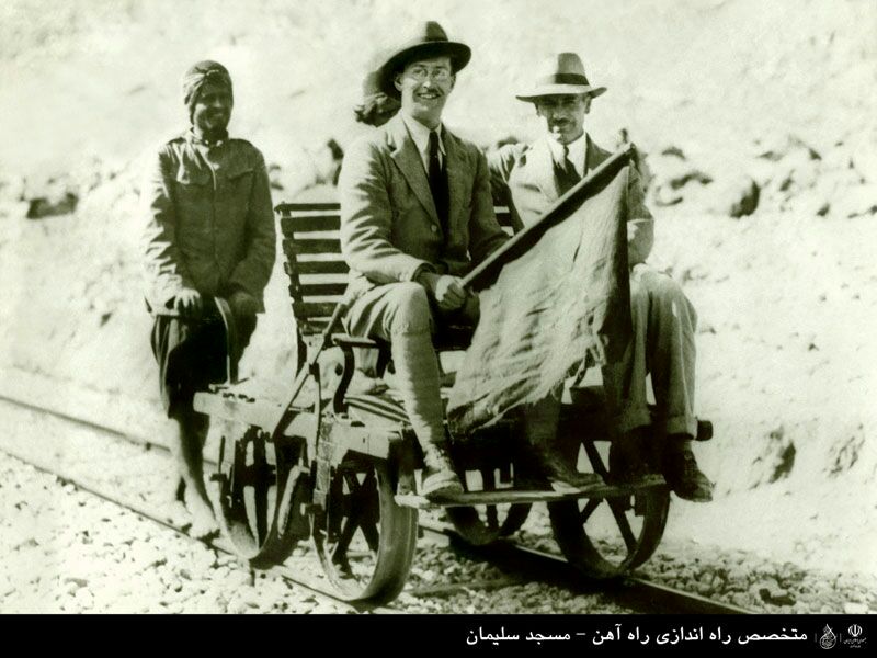 تاریخ نفت تکرار شد؛ این بار بدون توسعه در مسجدسلیمان؛ رگ های شهر من، بوی نفت می دهد تاریخ نفت تکرار شد؛ این بار بدون توسعه در مسجدسلیمان؛ رگ های شهر من، بوی نفت می دهد