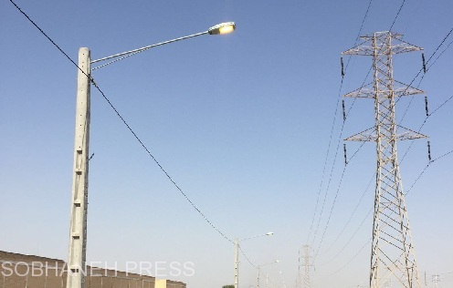 در اوج مصرف برق اهواز، چراغ های روشنایی جاده ها همچنان پرکارند!