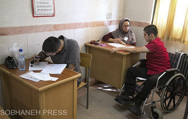 تصاویر: داوطلبان خاص در کنکور سراسری ۹۵
