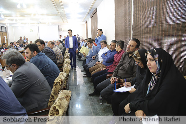تصاویر / نشست استاندار خوزستان  با هیئت  مسولان در سفر به شهرستان  ایذه