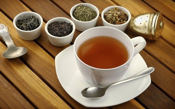 چند روش آسان برای تسکین گلو درد