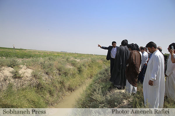 تصاویر / بازدید استاندار وهئیت همراه  از روستاهای الهایی والباجی اهواز