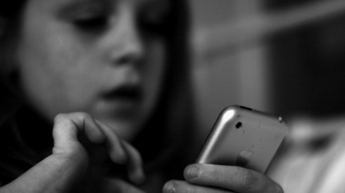 آسیب های دختران ایرانی در فضاهای مجازی