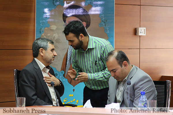 نشست خبری مدیر عامل فولاد اکسین خوزستان