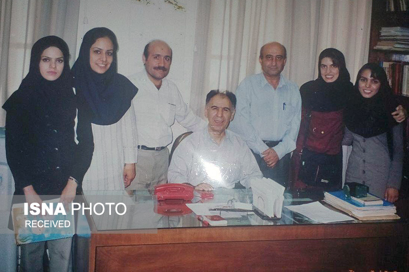 یادی از استاد محمود دارم که به راستی معلم بود و هست
