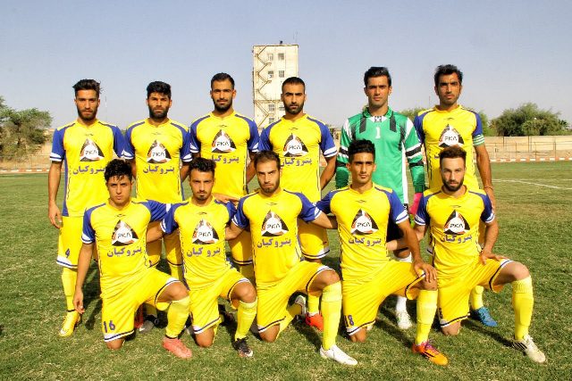 سرمربی پتروکیان شوشتر تعلیق شد