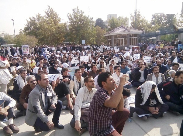 تجمع اعتراضی کارکنان مخابرات خوزستان درب مجلس+تصاویر