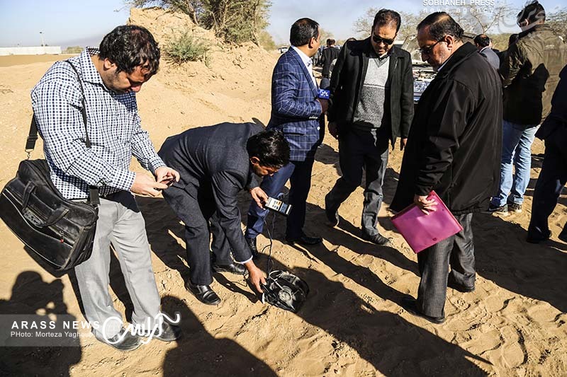 گزارش تصویری / بازدید استاندار خوزستان، مدیرکل مدیریت بحران خوزستان به همراه جمعی از مسئولین ازکانونهای ریزگردشرق اهواز