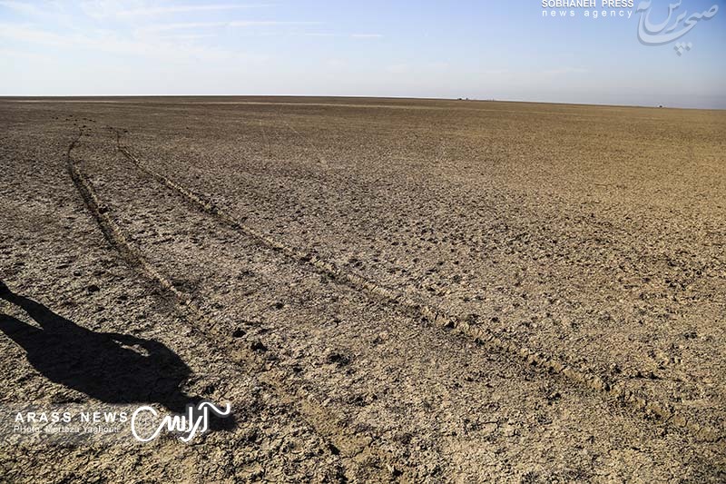 گزارش تصویری / بازدید استاندار خوزستان، مدیرکل مدیریت بحران خوزستان به همراه جمعی از مسئولین ازکانونهای ریزگردشرق اهواز