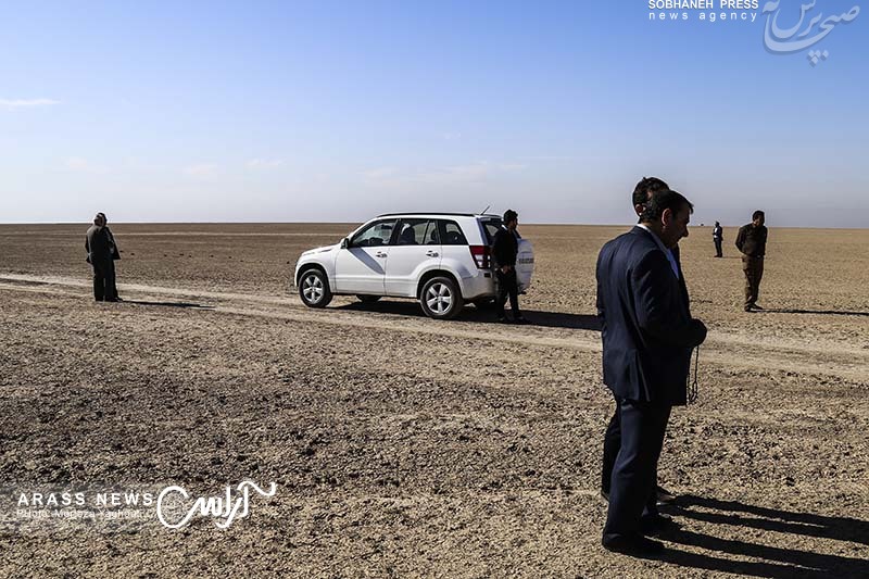 گزارش تصویری / بازدید استاندار خوزستان، مدیرکل مدیریت بحران خوزستان به همراه جمعی از مسئولین ازکانونهای ریزگردشرق اهواز