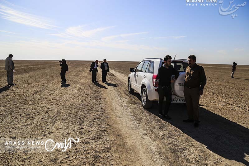 گزارش تصویری / بازدید استاندار خوزستان، مدیرکل مدیریت بحران خوزستان به همراه جمعی از مسئولین ازکانونهای ریزگردشرق اهواز