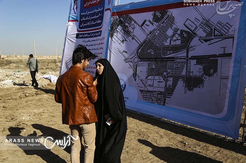 گزارش تصویری/ آغاز عملیات اجرایی شبکه جمع آوری و انشعابات فاضلاب مناطق اسلام آباد شرقی ، درویشیه ، شهرستان کارون و شهرک گلها اهواز با حضور استاندار
